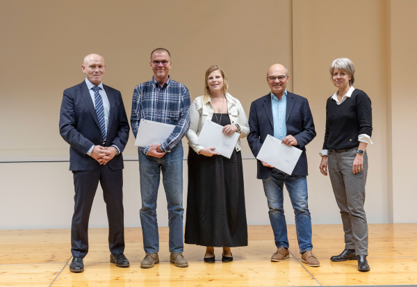 Absolvent:innen Weiterbildungslehrgang CAS Fördern und Coachen mit Claudia Rapold und Leo Held