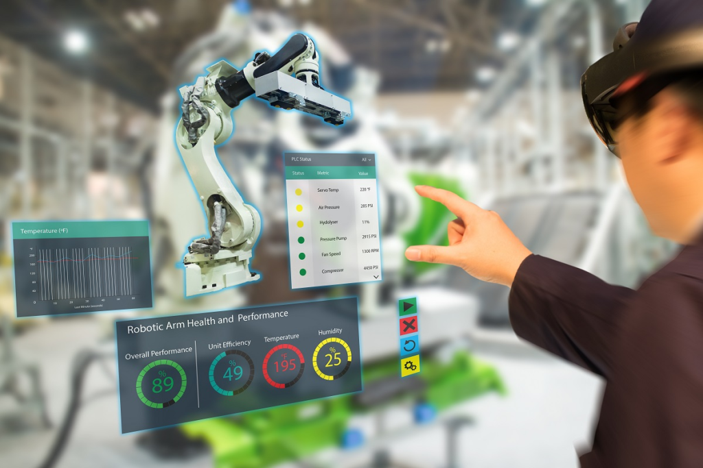 iot industrie 4.0 konzept, industrieller ingenieur (unscharf) mit intelligenter brille mit vergrösserterung gemischt mit virtual reality technologie zur überwachung von maschinen in echtzeit. intelligente fabrik mit automatisiertem roboterarm