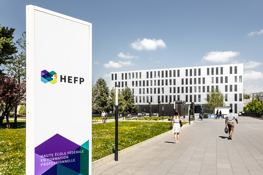 Gebäude HEFP von aussen in Renens